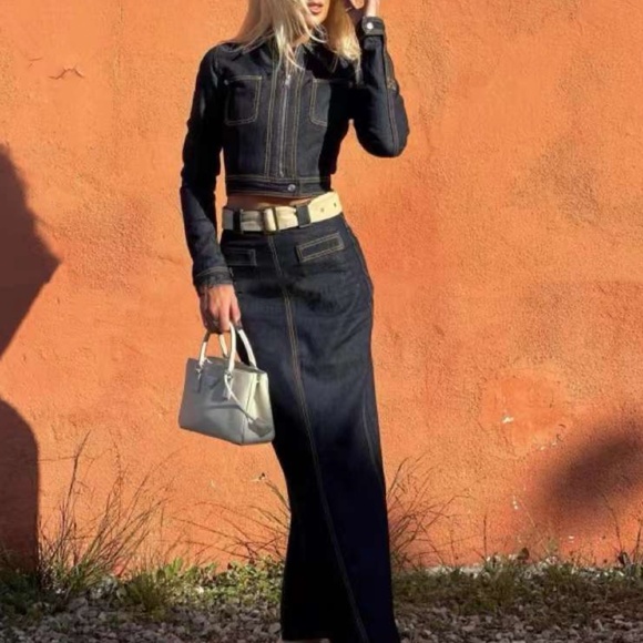 Elegant Black Maxi Skirt - Picture 1 of 9